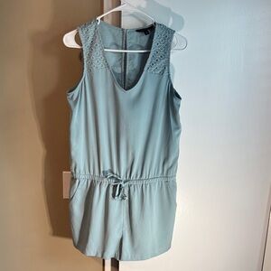 Banana Republic Petite 8 Green Romper Eyelet Lace Tie Waist Lined